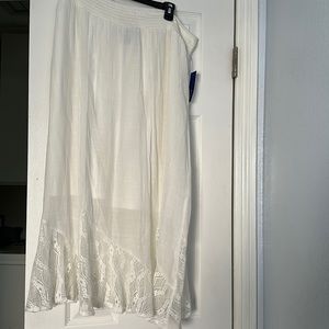 Apt 9 skirt with lace trim New with tag